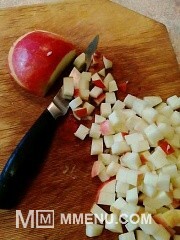 Приготовление блюда по рецепту - Сельдь с яблоками в йогуртовом маринаде. Шаг 2