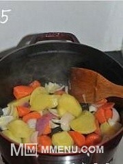 Приготовление блюда по рецепту - вырезка говядины с картофелем. Шаг 4