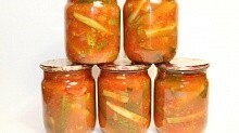 Рецепт - Огурцы в томатном маринаде