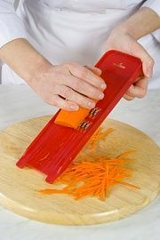 Приготовление блюда по рецепту - Морковный салат с перцем чили. Шаг 1