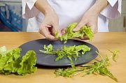Приготовление блюда по рецепту - Салат с ветчиной гриль и пикантными гренками. Шаг 1