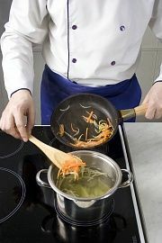Приготовление блюда по рецепту - Суп с кальмарами. Шаг 4