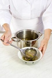 Приготовление блюда по рецепту - Суп из утки со спаржей (2). Шаг 3