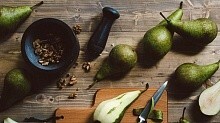 Рецепт - Груши с шафраном и хрустящими грецкими орехами