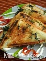 Приготовление блюда по рецепту - Горячие бутерброды с вареной колбасой, сыром и зеленью.. Шаг 1