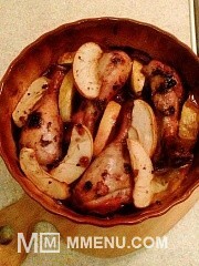 Приготовление блюда по рецепту - Куриные ножки с яблоками. Шаг 4
