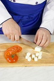 Приготовление блюда по рецепту - Салат с грейпфрутом и мягким сыром. Шаг 2