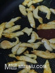 Приготовление блюда по рецепту - Салат с перловой крупой и курицей. Шаг 3