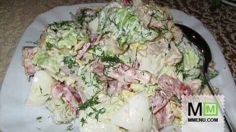 Салат с пекинской капустой, курицей и сухариками Салат с пекинской капустой, курицей и сухариками