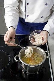 Приготовление блюда по рецепту - Суп с кальмарами. Шаг 5