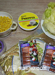 Приготовление блюда по рецепту - Закуска из крабовых палочек и кальмаров в мексиканской тортилье. Шаг 1