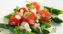 Рецепт - Салат с помидорами и спаржей
