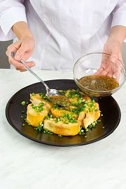 Приготовление блюда по рецепту - Форель в гранатовом соусе. Шаг 4