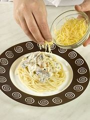 Приготовление блюда по рецепту - Спагетти в сливочном соусе с куриным филе и шампиньонами. Шаг 3
