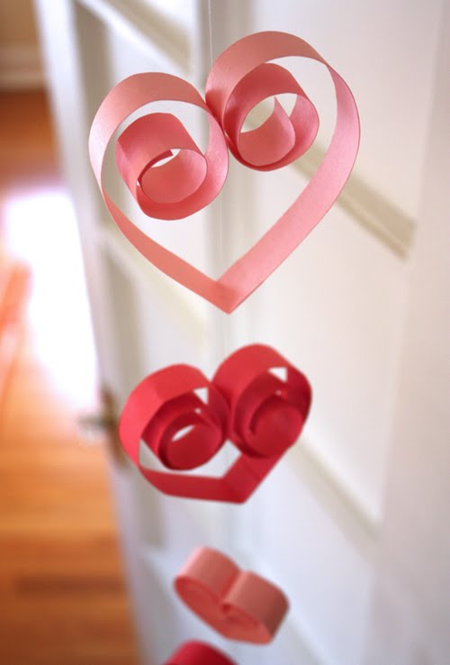 retrived from: http://howaboutorange.blogspot.com/2010/01/paper-heart-garland.html