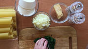 Приготовление блюда по рецепту - Каннеллони с рикоттой и шпинатом. Шаг 2