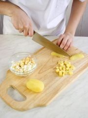 Приготовление блюда по рецепту - Окрошка по-еврейски. Шаг 1