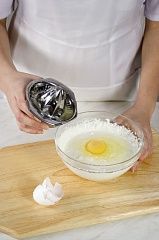 Приготовление блюда по рецепту - Творожно-лимонный пудинг. Шаг 4