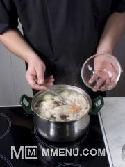 Приготовление блюда по рецепту - Куриный бульон по-еврейски. Шаг 2
