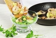 Приготовление блюда по рецепту - Теплый салат из картофеля с морепродуктами (2). Шаг 8