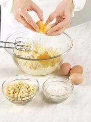 Приготовление блюда по рецепту - Миндальный пирог. Шаг 2