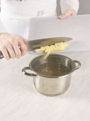 Приготовление блюда по рецепту - Уха с помидорами. Шаг 1