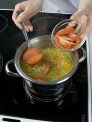Приготовление блюда по рецепту - Щи из свежей капусты. Шаг 4
