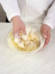 Приготовление блюда по рецепту - Эльзасский пирог (2). Шаг 2