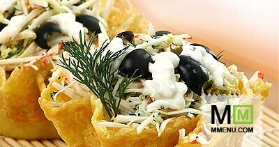 Корзиночки из сыра с салатом Корзиночки из сыра с салатом