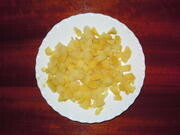 Приготовление блюда по рецепту - Салат из варёного картофеля, копчёной красной рыбы и жареного лука. Шаг 3