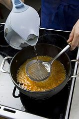 Приготовление блюда по рецепту - Плов с чесноком (2). Шаг 4