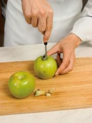 Приготовление блюда по рецепту - Яблоки, запеченные с сухофруктами. Шаг 2
