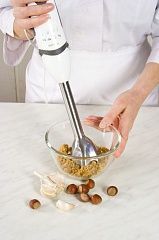 Приготовление блюда по рецепту - Соус из чеснока и орехов. Шаг 1