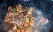 Приготовление блюда по рецепту - тушёная курица с картофелем. Шаг 7