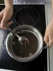 Приготовление блюда по рецепту - Суп из красной фасоли с гранатовым соком. Шаг 1
