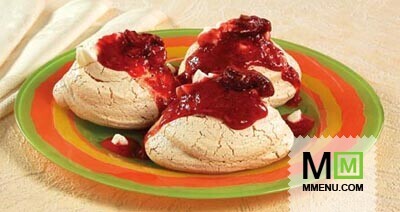 Безе с клубничным соусом Безе с клубничным соусом