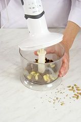 Приготовление блюда по рецепту - Анисовое молоко с фисташками и кишмишем. Шаг 1