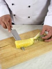 Приготовление блюда по рецепту - Фруктовое ассорти с креветками в ананасе. Шаг 2