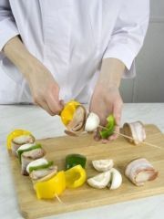 Приготовление блюда по рецепту - Шашлык из рыбы с грибами. Шаг 3