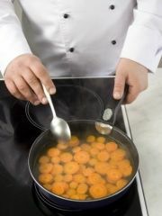 Приготовление блюда по рецепту - Морковный цимес с мясом. Шаг 2