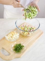 Приготовление блюда по рецепту - Окрошка по-еврейски. Шаг 2