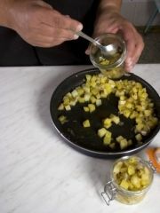Приготовление блюда по рецепту - Консервированный салат из картофеля. Шаг 3