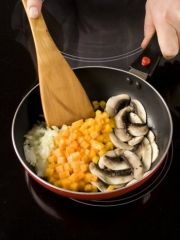 Приготовление блюда по рецепту - Тосты с грибами и тыквой. Шаг 1