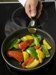 Приготовление блюда по рецепту - Салат из жареного перца. Шаг 1