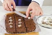 Приготовление блюда по рецепту - Шоколадно-ромовое пирожное. Шаг 9
