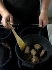 Приготовление блюда по рецепту - Рагу из говядины. Шаг 1