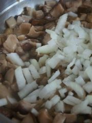 Приготовление блюда по рецепту - Овощи с белыми грибами. Шаг 1