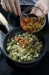 Приготовление блюда по рецепту - Плов с баклажанами, фасолью и грибами. Шаг 3