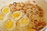 Приготовление блюда по рецепту - Горячая закуска из яиц. Шаг 3