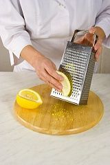 Приготовление блюда по рецепту - Сабайон (сладкий яичный соус с вином). Шаг 1